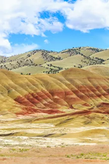 Images Dated 8th June 2017: USA, Oregon, Redmond, Bend, Mitchell. Series of low clay hills striped in colorful