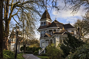 Images Dated 1st April 2012: USA, Oregon, Salem, Deepwood Estate
