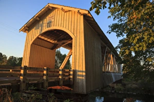 USA, Oregon, Scio, the Gilkey Bridge, covered bridge in early Autumn, at sunset
