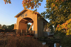 USA, Oregon, Scio, the Gilkey Bridge, covered bridge in early Autumn, at sunset