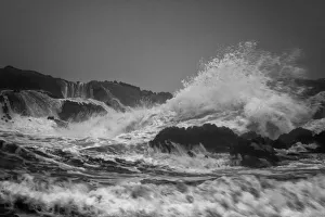Images Dated 7th May 2016: USA, Oregon. Storm waves on coast