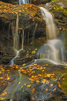 Images Dated 9th October 2009: USA, Pennsylvania, Delaware Watergap National Recreational Area. Waterfall over rocks