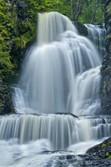 Images Dated 26th August 2011: USA, Pennsylvania, Dingmans Ferry. Dingmans Falls and forest. Credit as
