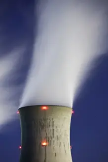 USA, Pennsylvania, Middletown, Steam vents from cooling tower at Three Mile Island