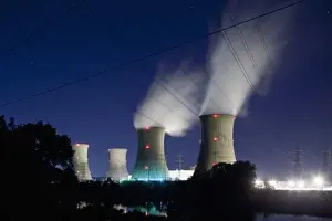 USA, Pennsylvania, Middletown, Steam vents from cooling tower at Three Mile Island