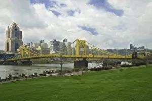 USA, Pennsylvania, Pittsburgh. 6th Street Bridge spans the Allegheny River. Credit as