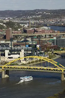 Images Dated 29th October 2006: USA-Pennsylvania-Pittsburgh: Bridges on the Allegheny River / Late Afternoon