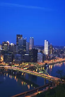 Images Dated 29th April 2007: USA, Pennsylvania, Pittsburgh. City skyline at twilight