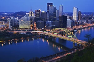 Images Dated 29th April 2007: USA, Pennsylvania, Pittsburgh. City skyline at twilight
