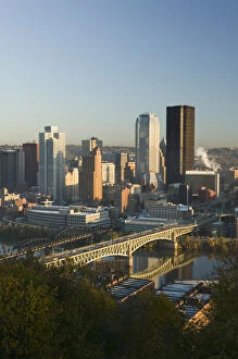 USA-Pennsylvania-Pittsburgh: Downtown from Grandview Park / Sunrise
