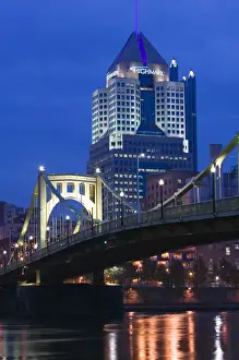 Images Dated 1st November 2006: USA-Pennsylvania-Pittsburgh: Downtown View from Allegheny Landing by 6th Street