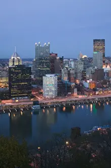 USA-Pennsylvania-Pittsburgh: Downtown View from Grandview Avenue Overlook / Evening