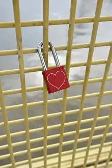 Images Dated 28th May 2014: USA, Pennsylvania, Pittsburgh. Love lock on the Roberto Clemente Bridge, Sixth Street