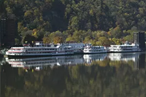 USA-Pennsylvania-Pittsburgh: Riverboats along Monongahela River / Morning