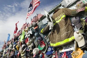 Images Dated 31st October 2006: USA-Pennsylvania-Shanksville: Flight 93 memorial- Temporary memorial to the victims