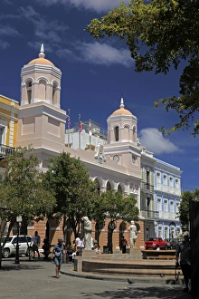 Neighborhood Prints: USA, Puerto Rico, San Juan. Plaza in Old San Juan
