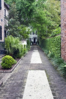 Images Dated 6th April 2012: USA, SC, Charleston, Historic District, Alleyway with Colonial Era Homes