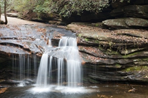 Images Dated 22nd November 2010: USA, South Carolina, Table Rock State Park, Waterfall