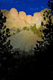 Images Dated 14th July 2008: USA, South Dakota. The Mount Rushmore National Memorial lit at twilight