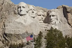 USA, South Dakota, Mount Rushmore National Monument, American flag flies in front