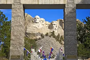 Images Dated 15th July 2008: USA, South Dakota. Overview of Mount Rushmore National Memorial in daytime framed