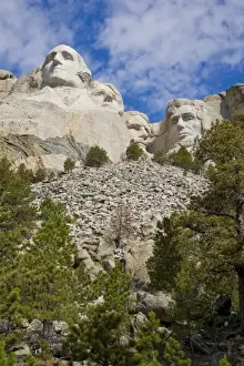 Images Dated 15th July 2008: USA, South Dakota. Overview of Mount Rushmore National Memorial in daytimeFred J