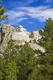 Images Dated 15th July 2008: USA, South Dakota. Overview of Mount Rushmore National Memorial in daytimeFred J