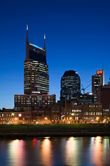 Images Dated 31st October 2005: USA, Tennessee, Nashville: Downtown & Bell South Tower along Cumberland River