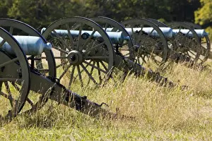 Images Dated 30th October 2005: USA, Tennessee, Shiloh: Shiloh Civil War Battlefield, Artillery Battery, Peach Orchard