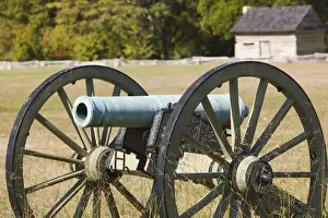 Images Dated 30th October 2005: USA, Tennessee, Shiloh: Shiloh Civil War Battlefield, Artillery Battery, Peach Orchard