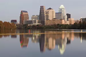 Images Dated 13th December 2005: USA-TEXAS-Austin: City Skyline along Town Lake / Dawn