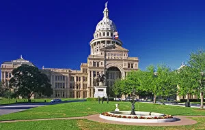 Images Dated 11th June 2007: USA, Texas, Austin. View of the state capital building