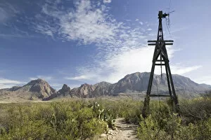 Images Dated 10th December 2005: USA-TEXAS-Big Bend Area-Big Bend National Park: Sam Nail Ranch / Old Windmill