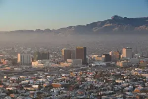 Images Dated 7th December 2005: USA-TEXAS-El Paso: Downtown View from Scenic Drive / Dawn