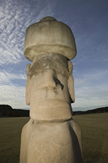 Images Dated 12th December 2005: USA, TEXAS, Hill Country, Hunt: Stonehenge 2, Half scale replica Easter Island Moai