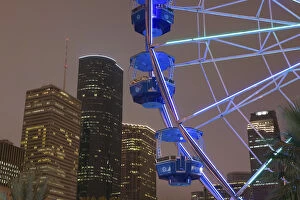 Images Dated 17th December 2005: USA-TEXAS-Houston: Downtown / Evening with Ferris Wheel