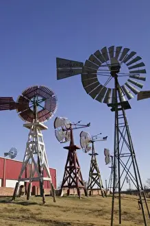 Images Dated 5th December 2005: USA, TEXAS, Lubbock: American Wind Power Center Historic Windmills