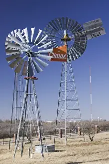 Images Dated 5th December 2005: USA, TEXAS, Lubbock: American Wind Power Center Historic Windmills