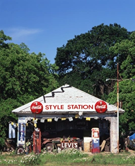 Fuel Prints: USA, Texas, Waco, Old gas station at roadside