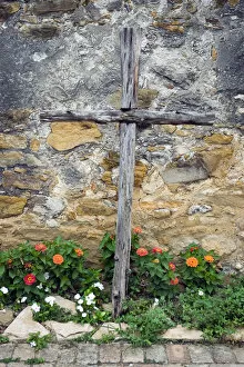 USA, Texas, Wooden cross near the chapel entrance at mission San Francisco de la