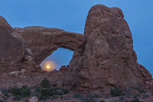 Images Dated 5th December 2014: USA, Utah, Arches National Park. South Window arch and full moon rising. Credit as