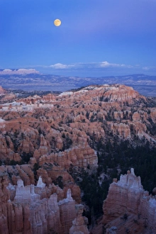 USA, Utah, Bryce Canyon National Park. Moonrise over Sunset Point