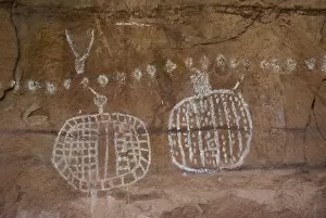 USA, Utah, Canyonlands NP. Ancestral Pueblo pictographs near Peekaboo Spring; Needles District