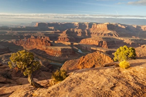 Images Dated 5th December 2014: USA, Utah, Dead Horse Point State Park. Sunrise on Colorado River