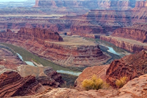 Images Dated 13th April 2014: USA, Utah, Dead Horse Point State Park. Colorado River gooseneck formation. Credit as