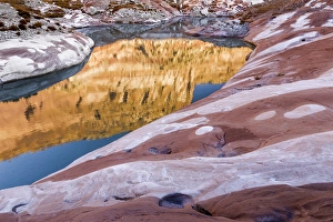 Images Dated 8th November 2013: USA, Utah, Glen Canyon National Recreation Area. Bleached patterns in sandstone