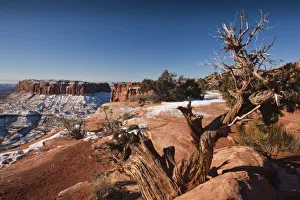 Images Dated 4th January 2009: USA, Utah, Moab. Canyonlands National Park, Grand View Overlook, winter