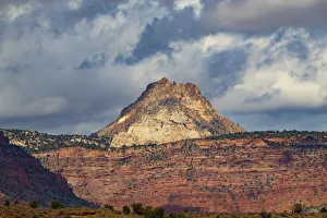 Images Dated 22nd April 2022: USA, Utah. Mollies Nipple from US Hwy 89