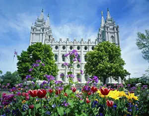 USA, Utah, Salt Lake City, View of LDS (Mormon) Temple with flowers in foreground