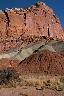 Images Dated 3rd January 2023: USA, Utah. Sandstone geological features Capitol Reef National Park